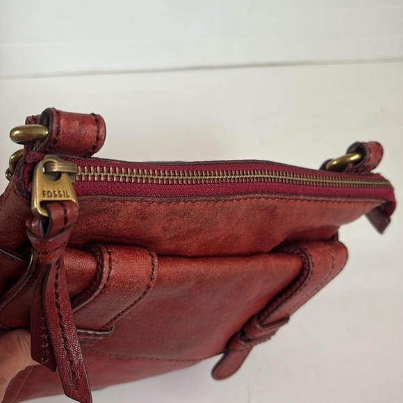 Fossil genuine reddish leather distressed crossbody purse zip close front pocket - Picture 9 of 16
